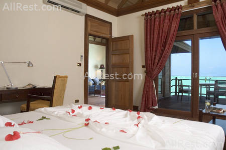 Olhuveli Beach & Spa Resort 16